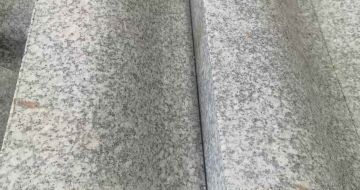通辽芙蓉白S型拉丝面路沿石