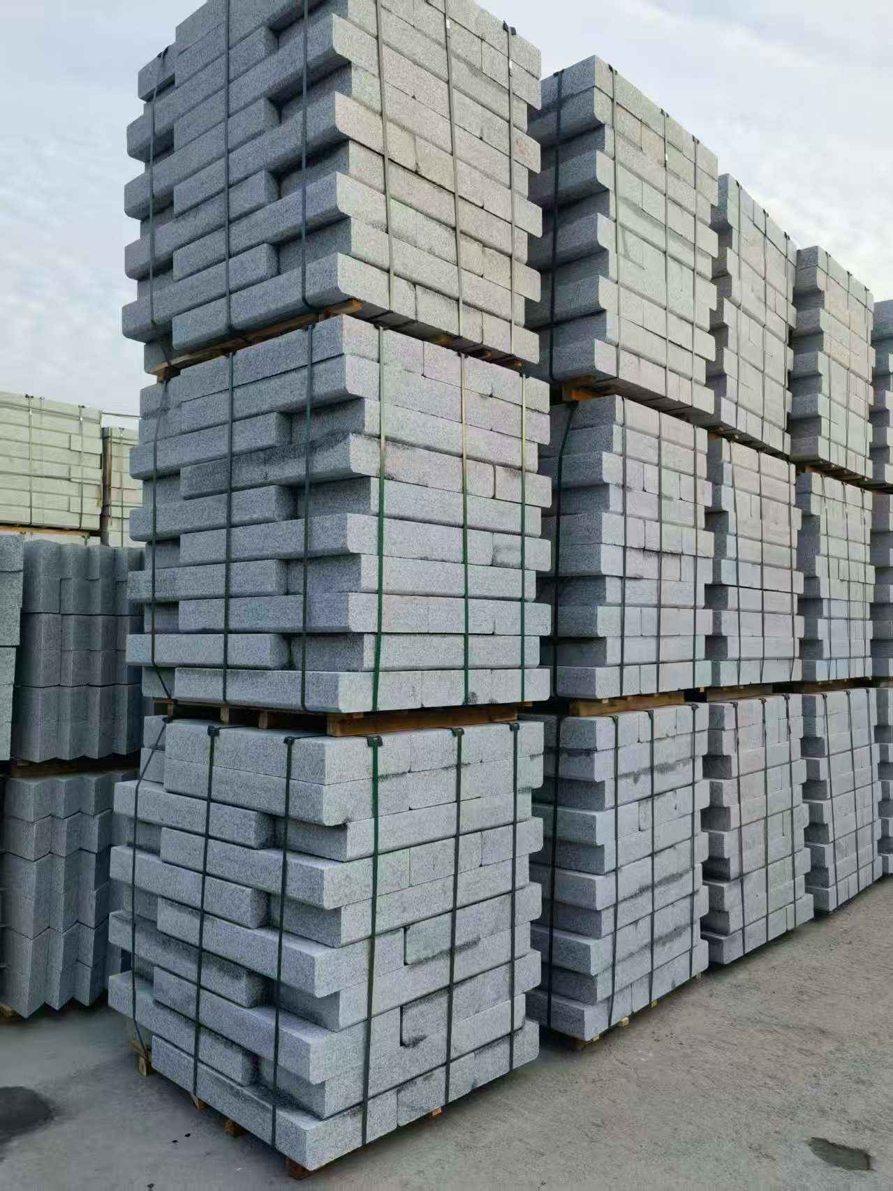 通辽 路沿石（路侧石），颜色一致，尺寸标准