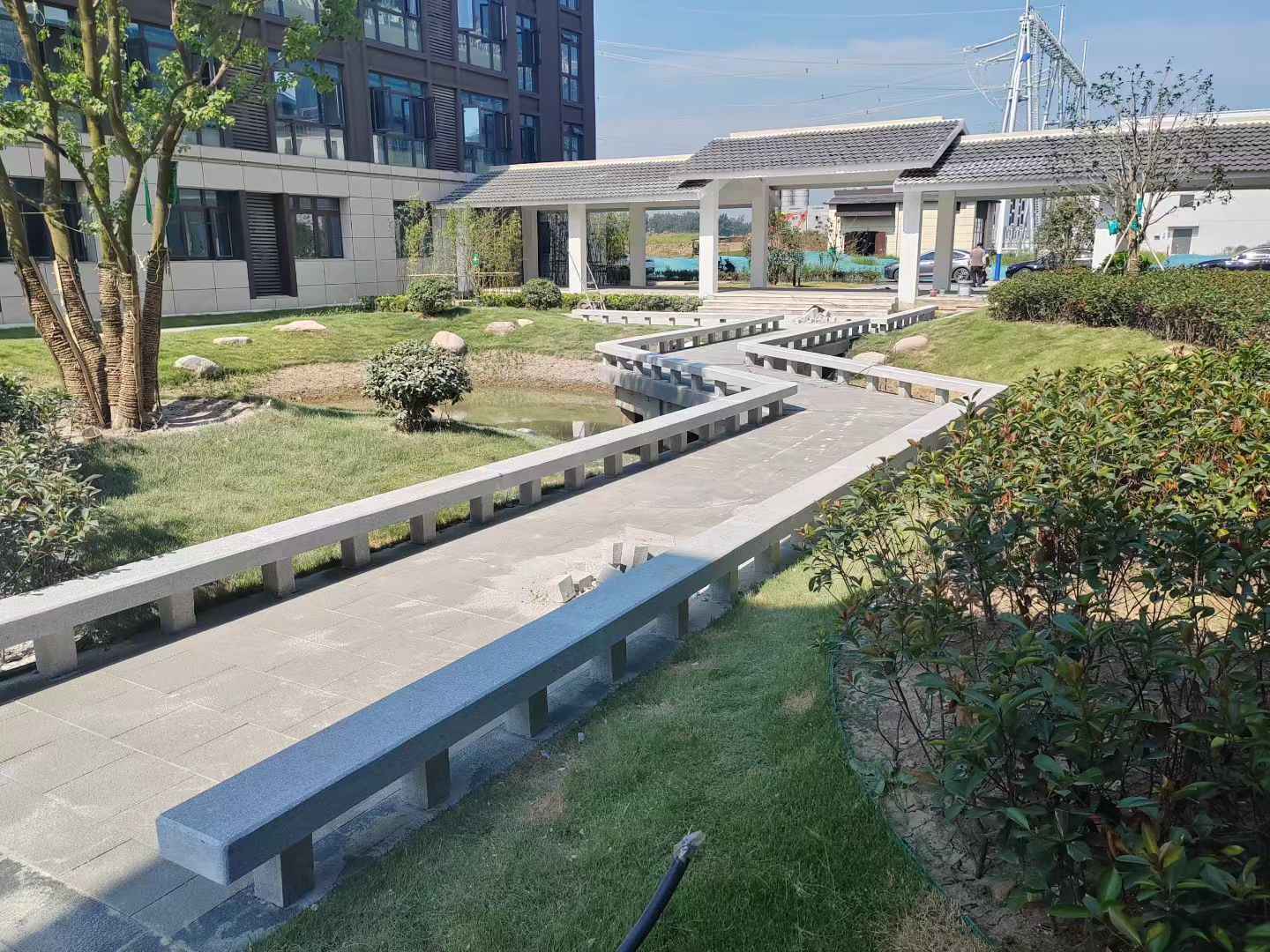 通辽 芝麻灰小区坐凳&栏杆安装效果