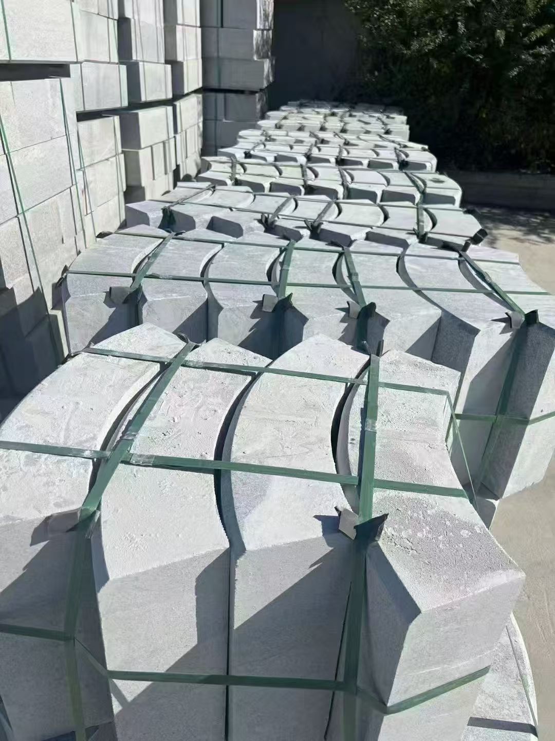 通辽 芝麻灰弧形路沿石