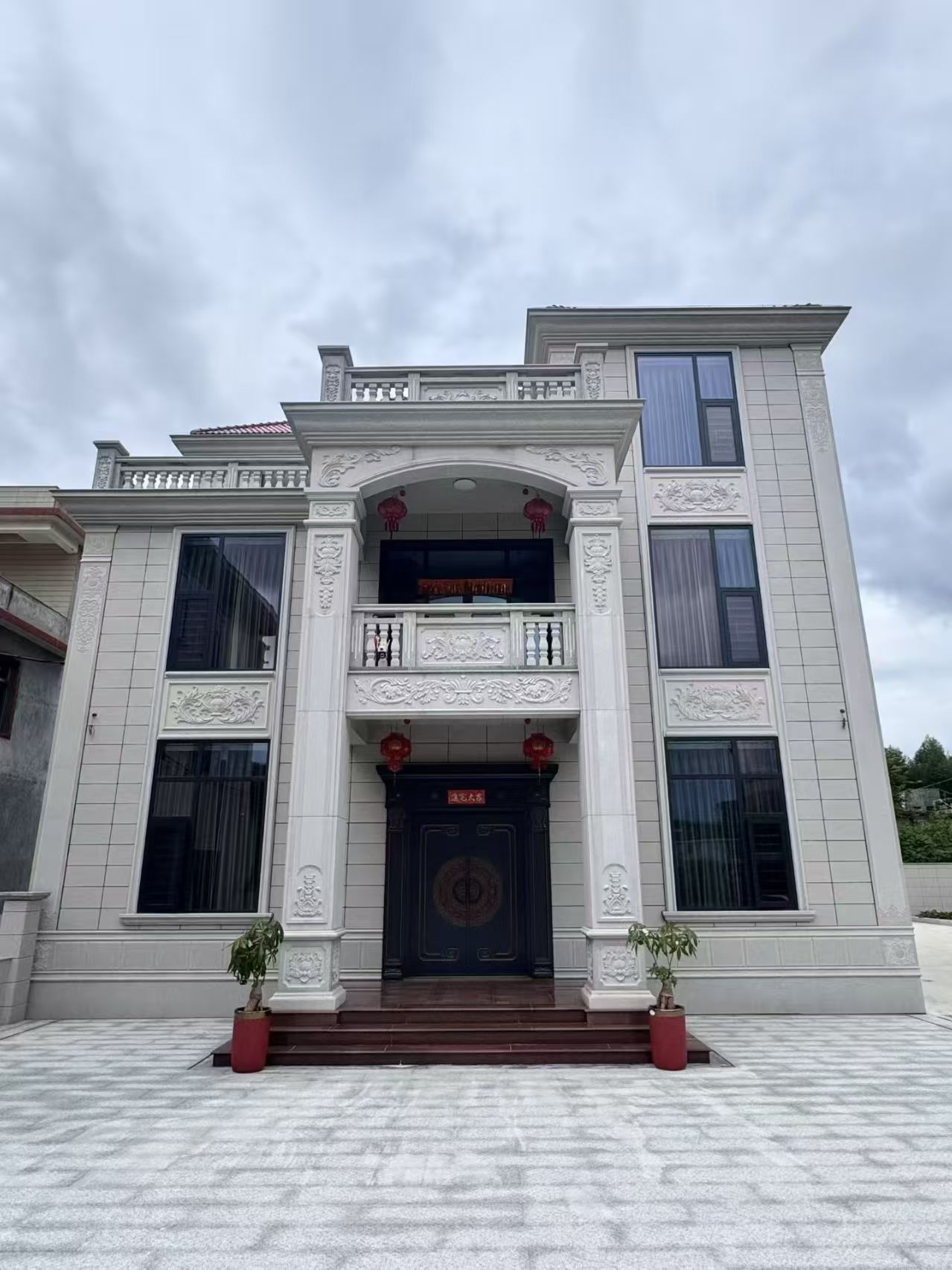 通辽 芝麻白石材别墅干挂案例展示